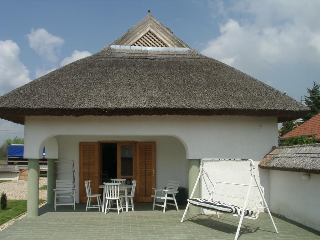 Csenye Vendeghaz Hotel ภายนอก รูปภาพ